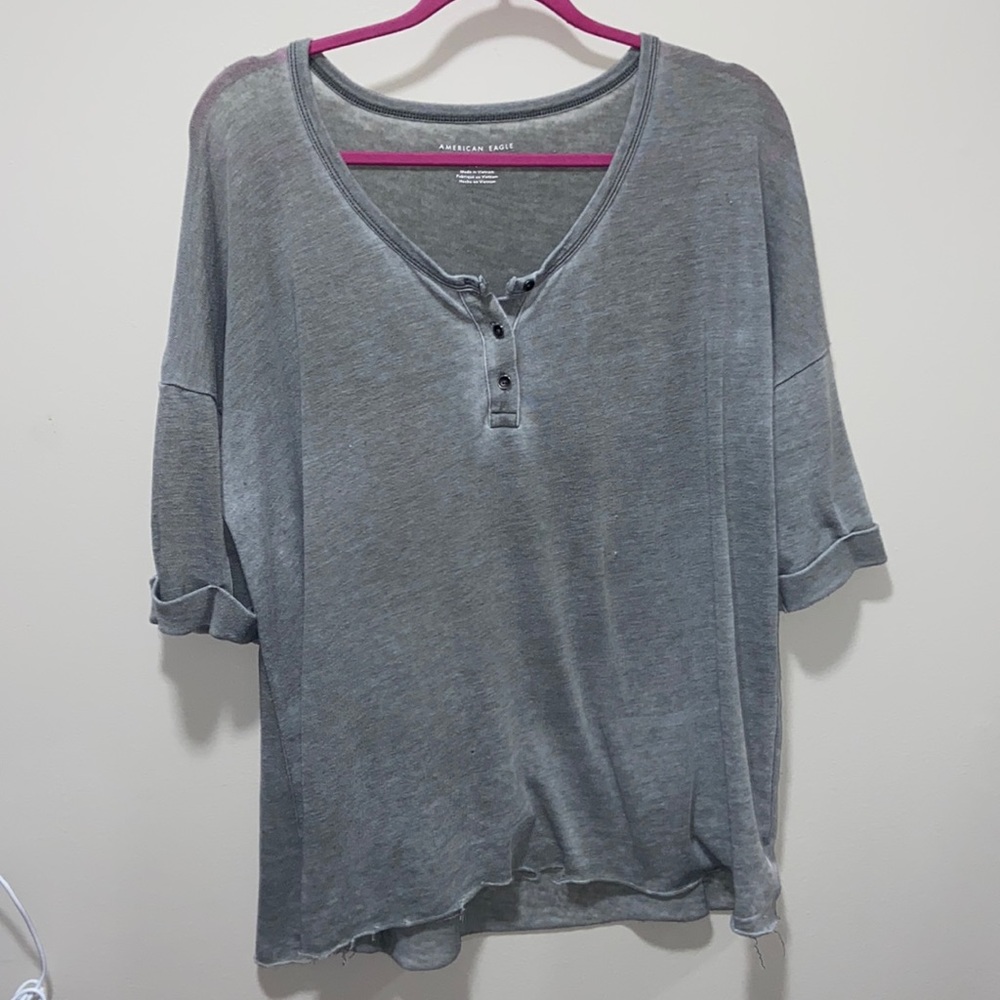 American eagle 3/4 sleeve T-shirt. Light material with distressed look